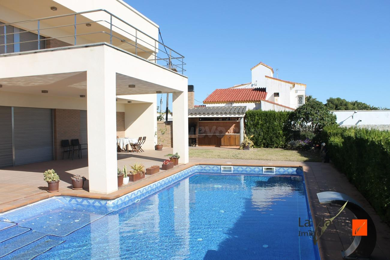 CHALET DE ALTO STANDING EN ALCANAR PLAYA (TARRAGONA)