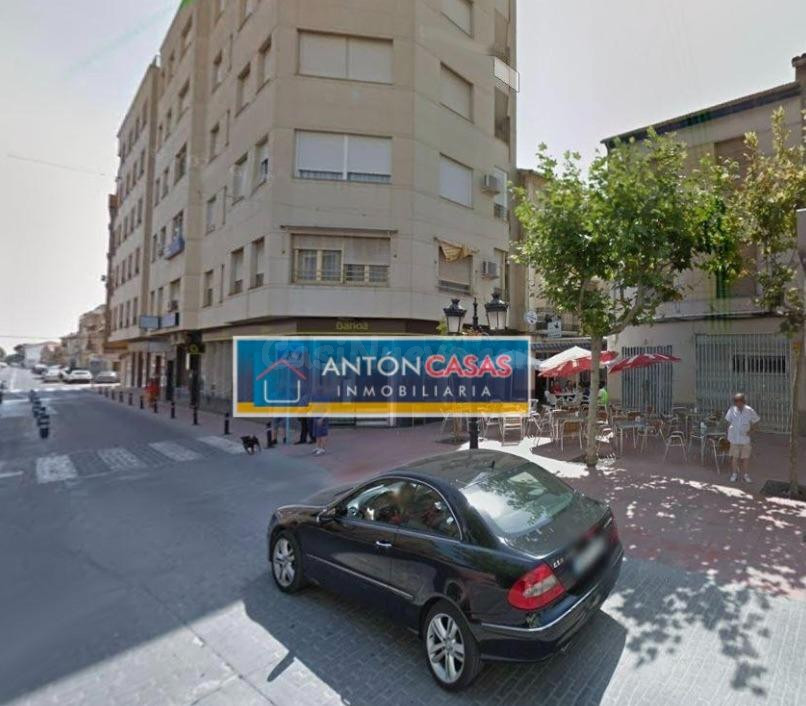 VENTA DE NEGOCIO CON VIVIENDA EN NOVELDA
