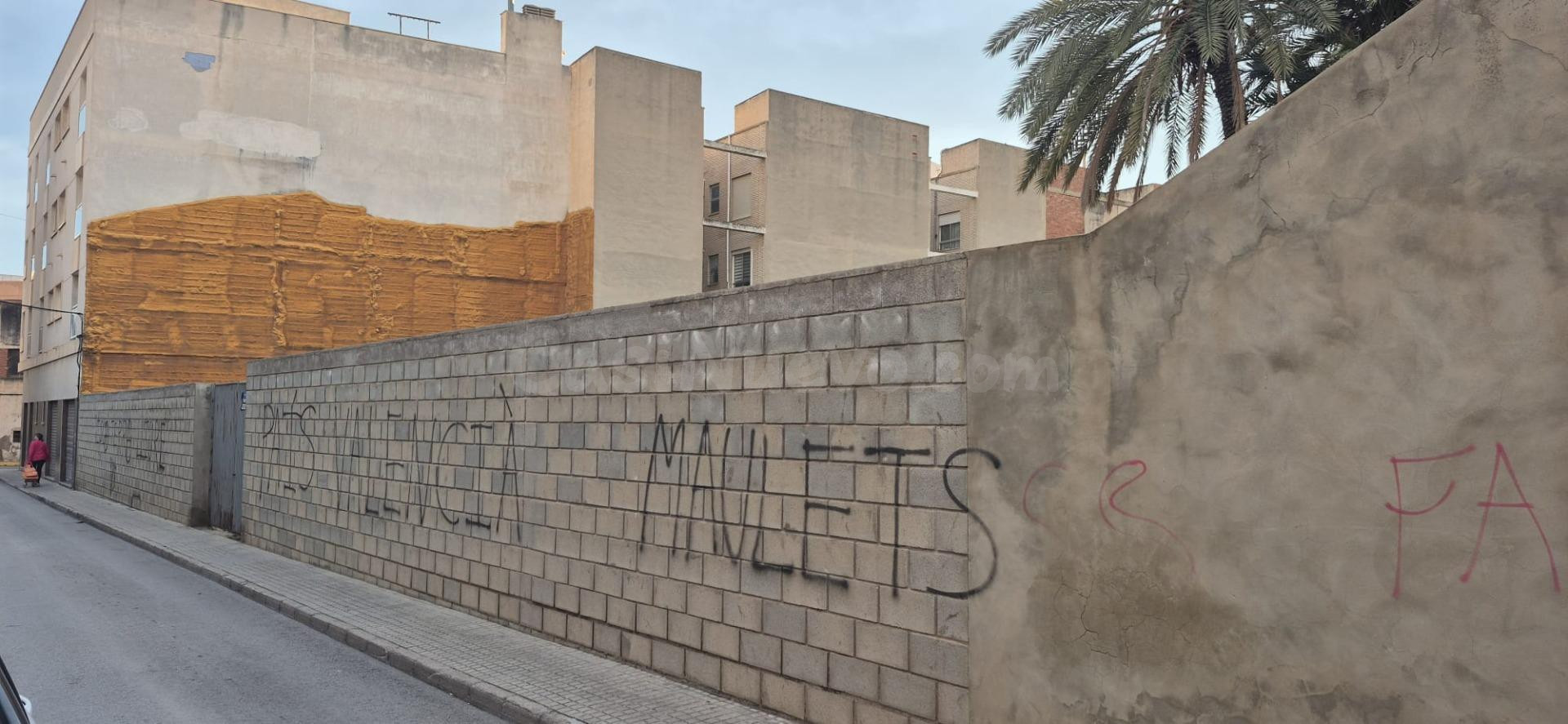 VENTA DE 3 SOLARES EN NOVELDA