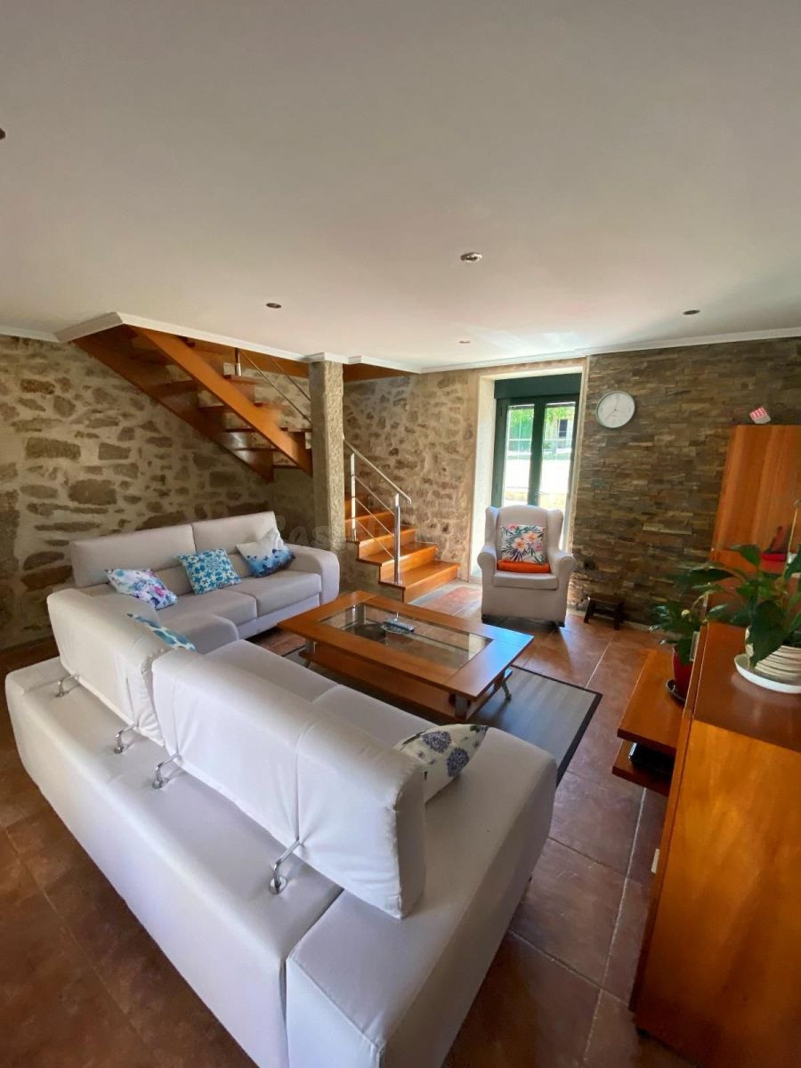ESTUPENDO CHALET EN COLES CON FINCA , CENADOR CERRADO, GARAJ