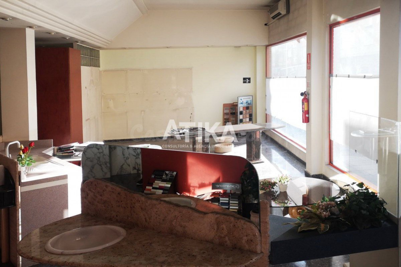 LOCAL COMERCIAL EN PLENO CENTRO
