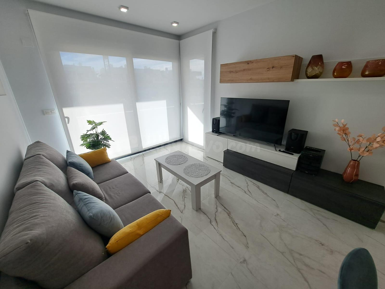 Seminuevo apartamento con 2 dormitorios