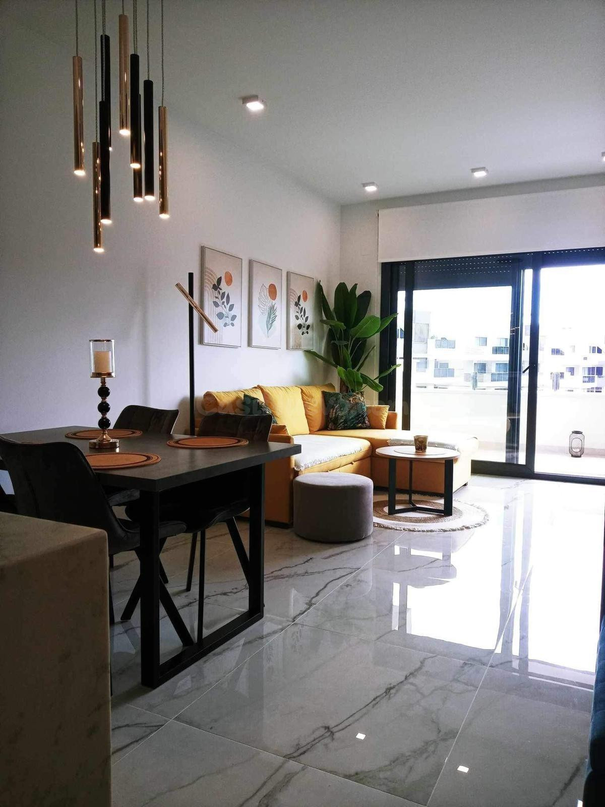 Nowoczesny apartament w sercu Playa Flamenca