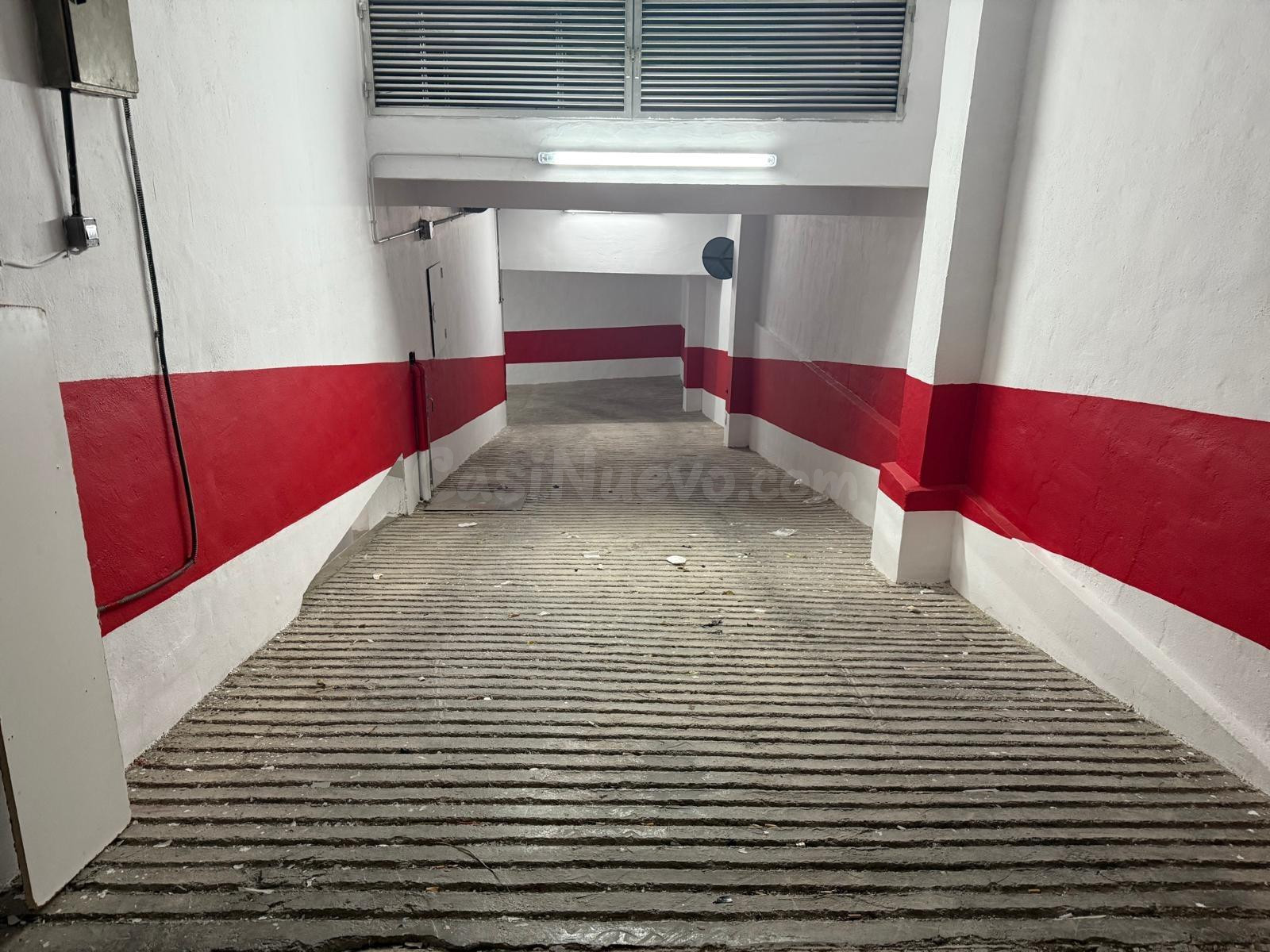 SE ALQUILA PLAZA DE GARAJE EN EL CENTRO DE LOS ALCAZARES - foto 3