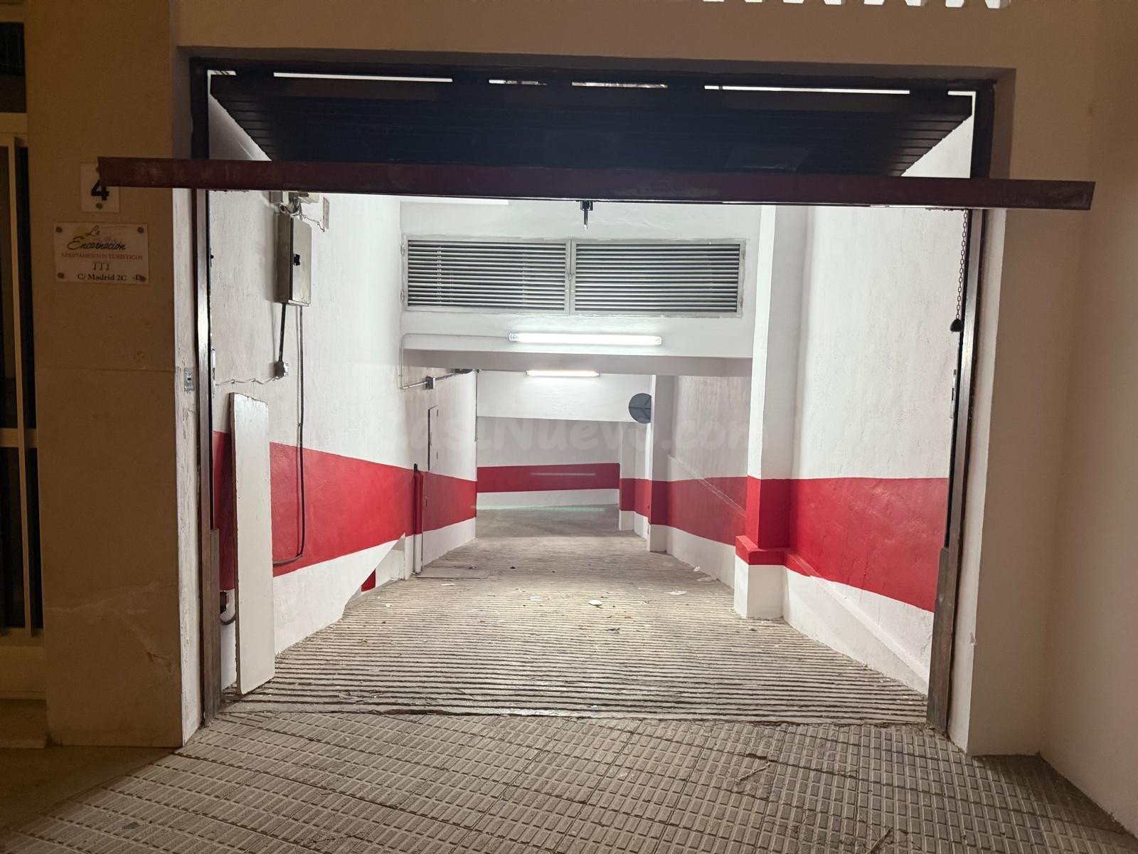 SE ALQUILA PLAZA DE GARAJE EN EL CENTRO DE LOS ALCAZARES - foto 4