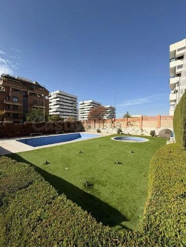 * * SE ALQUILA PISO EN AVENIDA GARCIA LORCA , BARRIO DE LOS PERIODISTAS * *