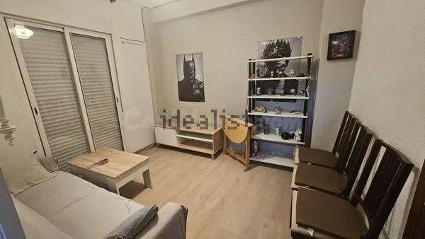 ** SE ALQUILA habitación EN CALLE PEDRO ANTONIO DE ALARCON **