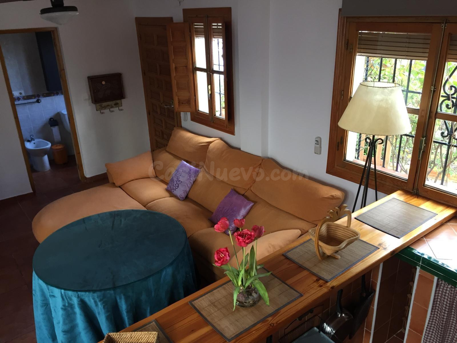 **Se alquila piso exterior con terraza en Albaicín – Ideal para trabajadores**