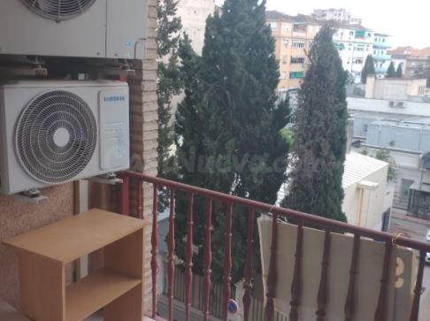 ***SE ALQUILA PISO EN CALLE DOCTOR MESA MOLES***