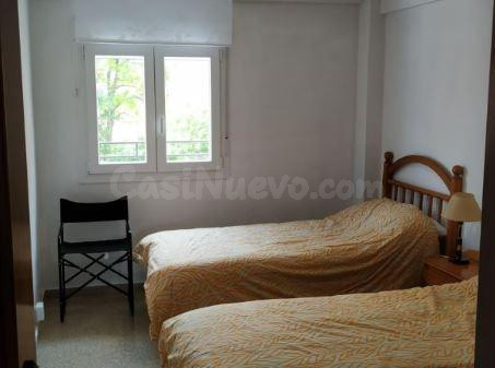** Se Alquilan 3 habitaciones en piso exterior en Curro Cuchares **