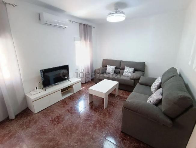 ***SE ALQUILA PISO EN CALLE NAVARRA IDEAL PARA ESTUDIANTES***