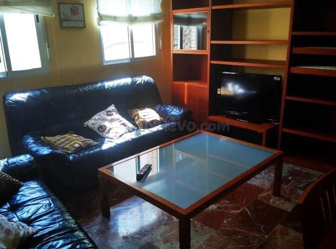 ***SE ALQUILA PISO EN CALLE ACERA DE SAN ILDEFONSO IDEAL PARA ESTUDIANTES***