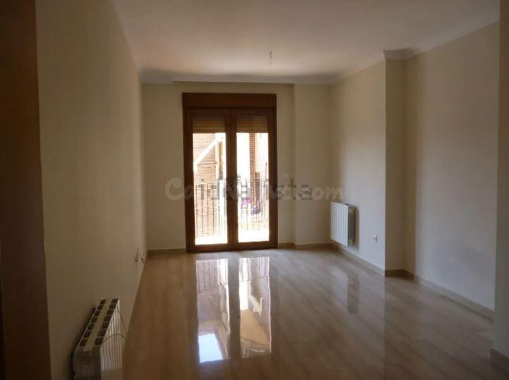 ***SE ALQUILA PISO EN CALLE CARRIL DEL PICON***
