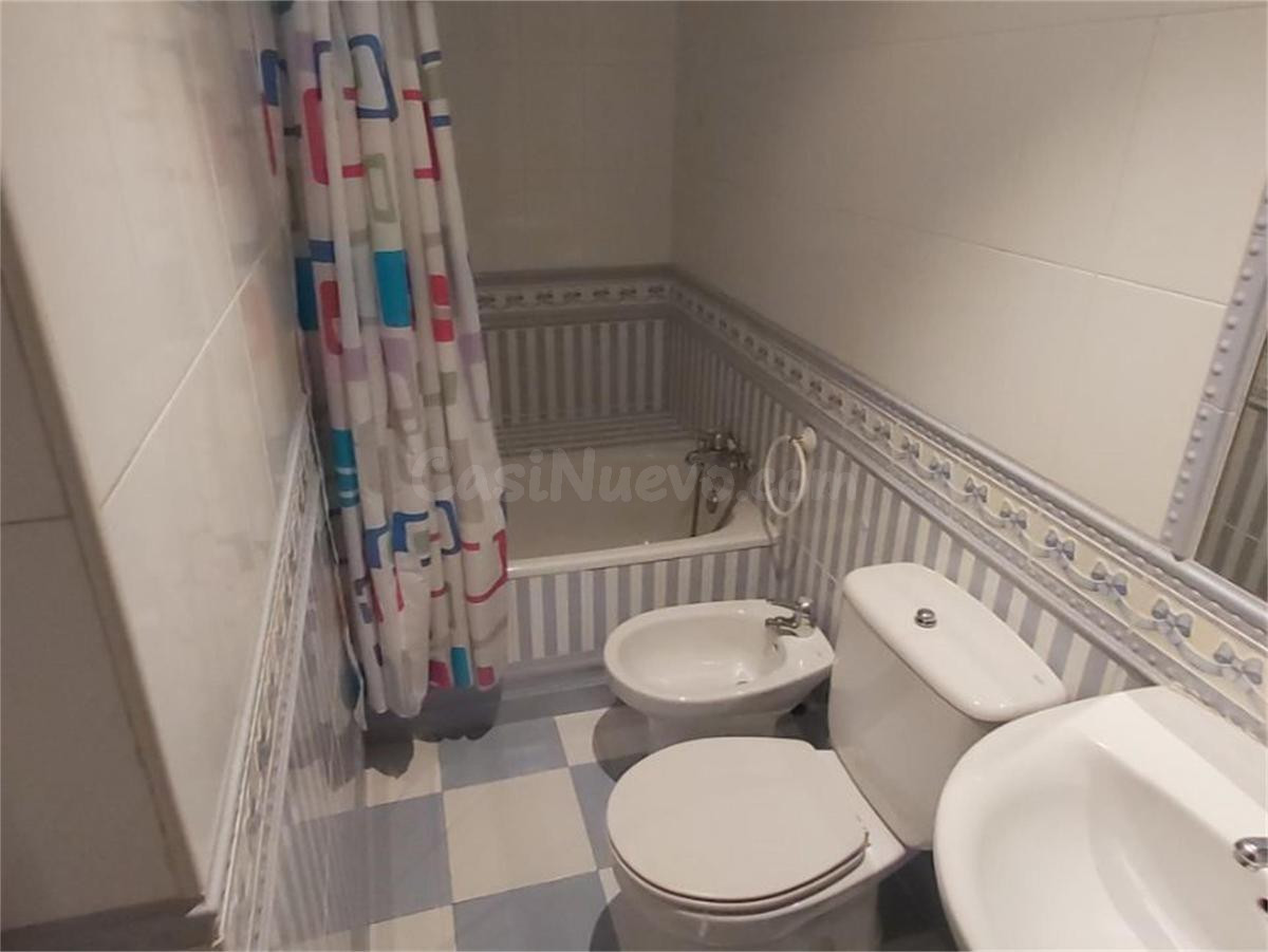 ** SE ALQUILA PISO IDEAL PARA ESTUDIANTES PISO 1 DORMITORIO EN EL CENTRO CALLE MORAL DE LA MAGDALENA **