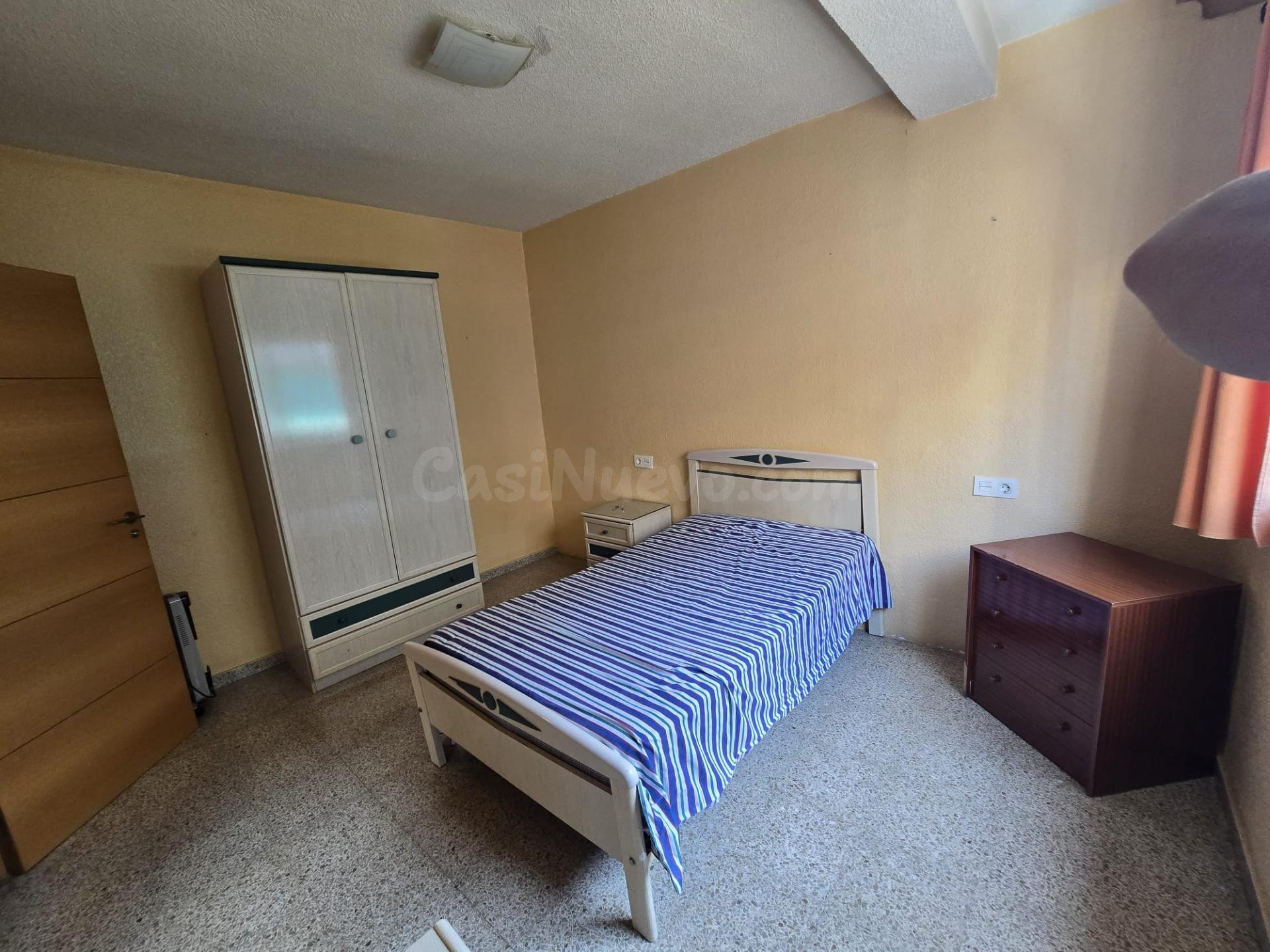 SE ALQUILA PISO PARA ESTUDIANTES EN PLAZA SAN PANTALEÓN – 4 habitaciones, 2 BAÑOS, 4ª PLANTA, LUMINOSO, ASCENSOR, EXCELENTE UBICACIÓN