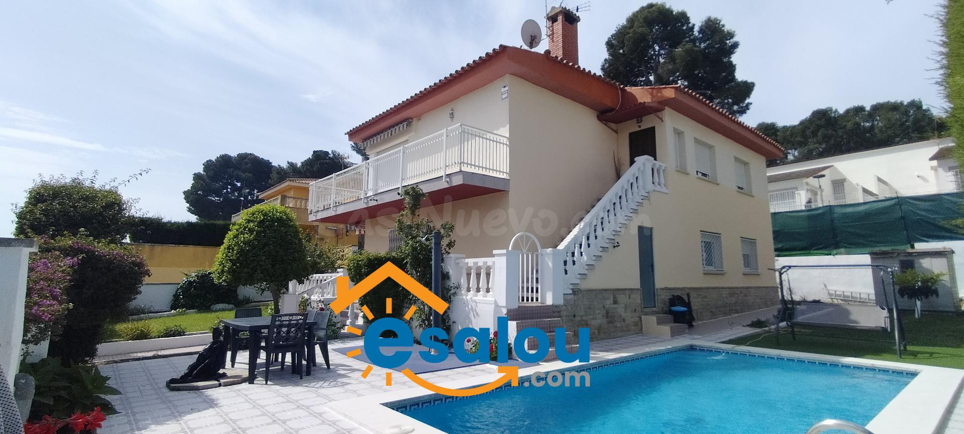 OPORTUNIDAD !!! Chalet Independiente en calle Cosse en Salou con Piscina !!!