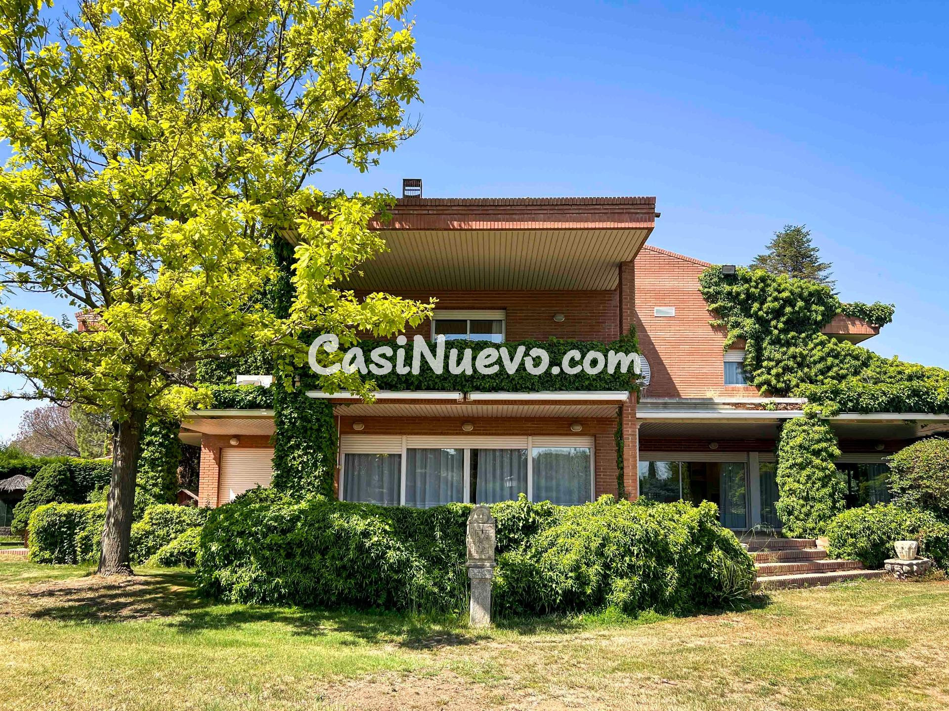 EXCEL·LENT CASA AMB JARDÍ PRIVAT, PISCINA I ZONA VERDA. VIVI