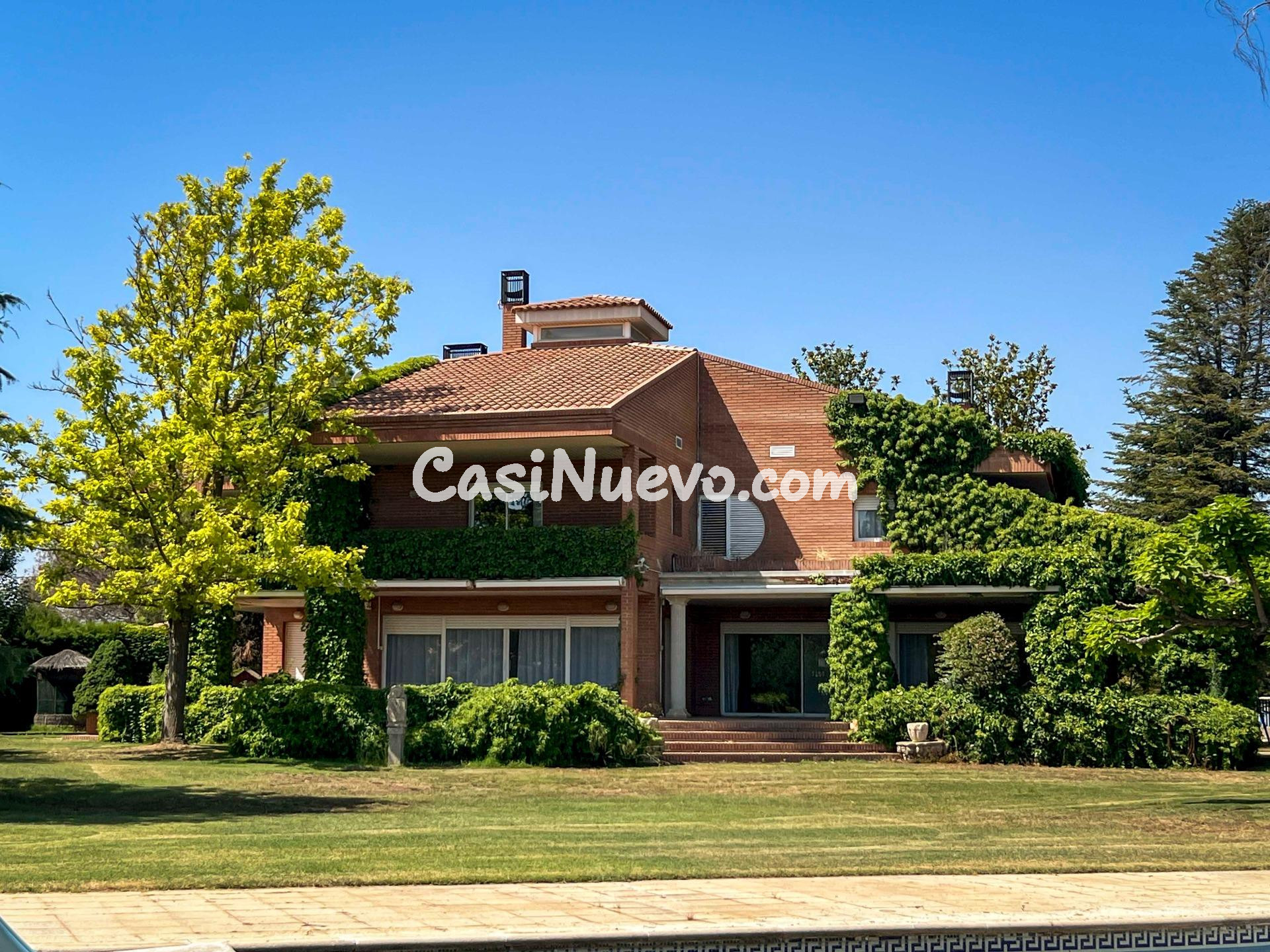 EXCEL·LENT CASA AMB JARDÍ PRIVAT, PISCINA I ZONA VERDA. VIVI - foto 2