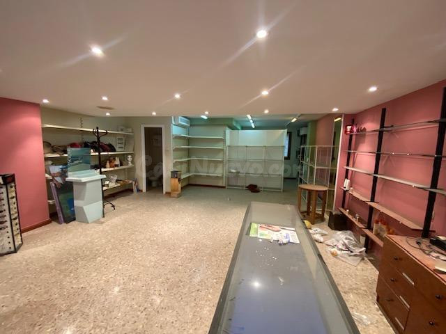 Amplio Local Comercial en Lleida - Zona Escorxador