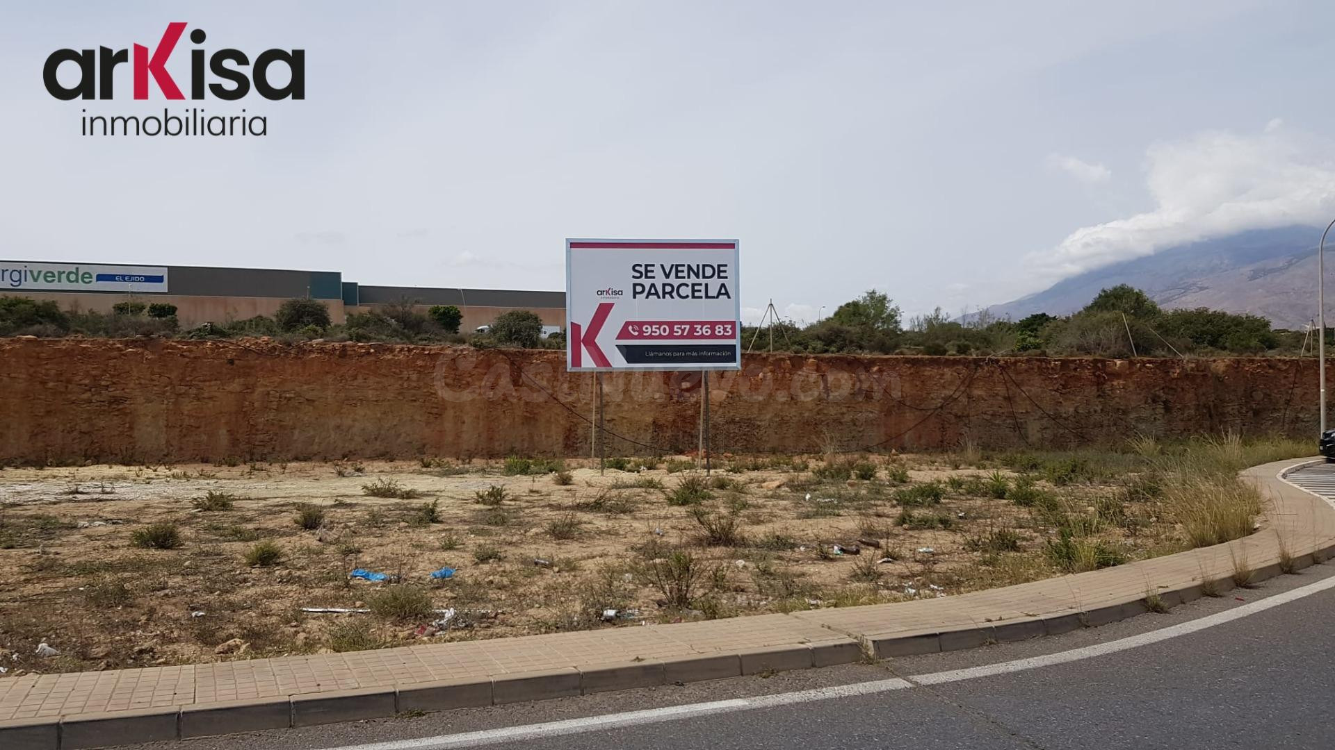 PARCELA DE USO COMERCIAL EN VENTA - ZONA EL EJIDO