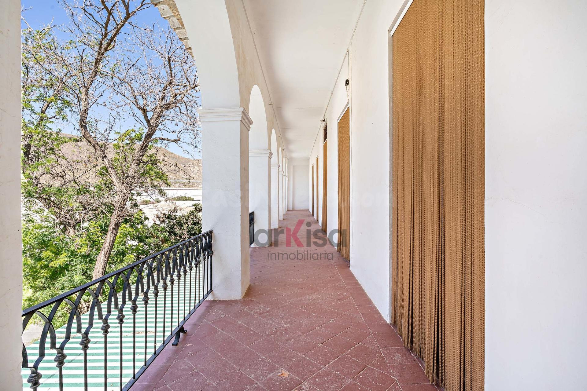 VENTA DE CORTIJO RURAL CON HUERTO E INVERNADERO  EN BERJA