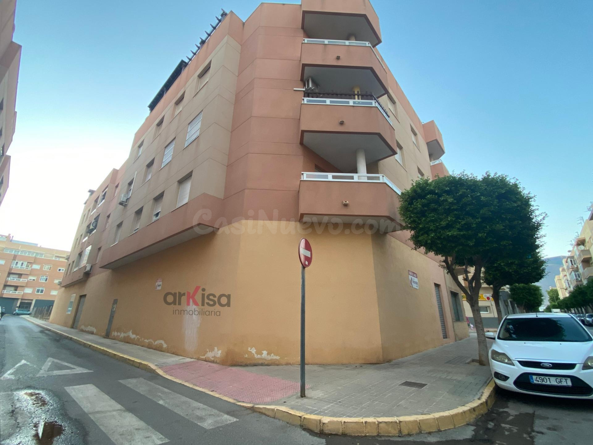VENTA DE LOCAL COMERCIAL ESQUINA EN EJIDO CENTRO - ADMITE DIVIDIR