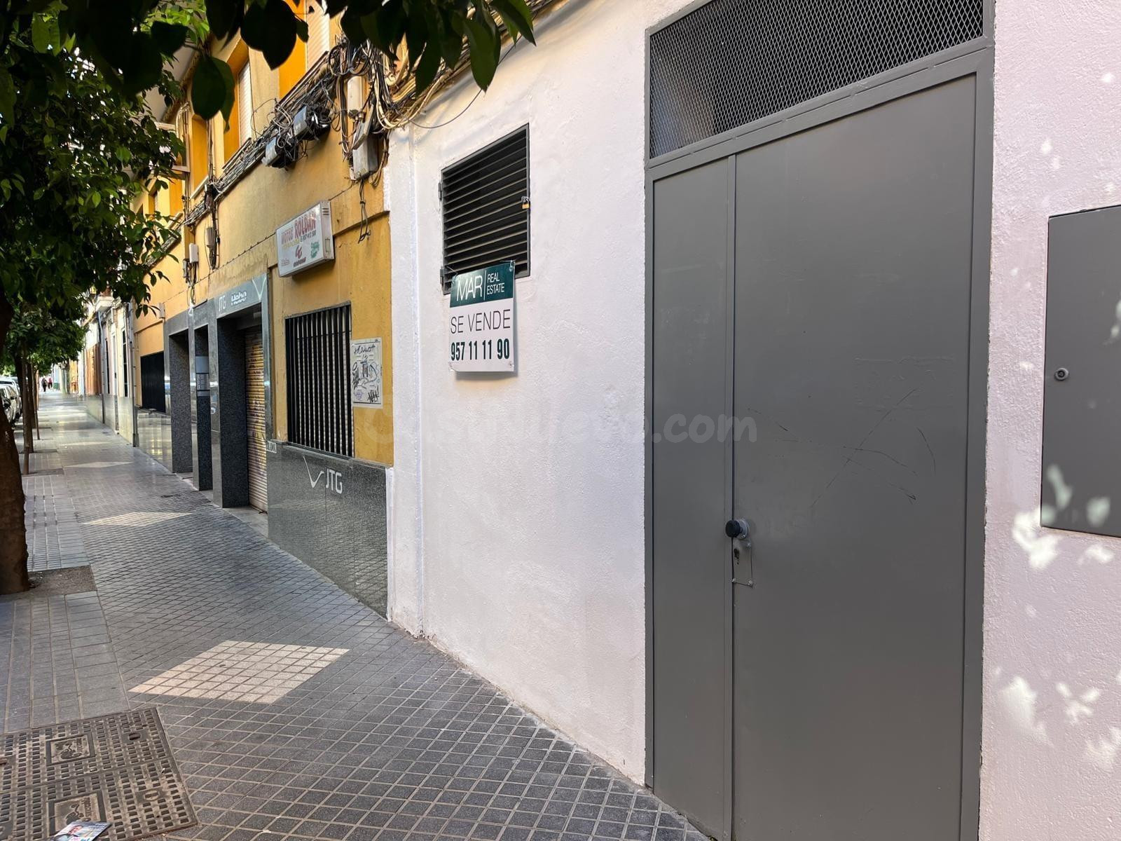 LOCAL COMERCIAL PARA INVERSIÓN JUNTO A LA PLAZA DE COSTASOL