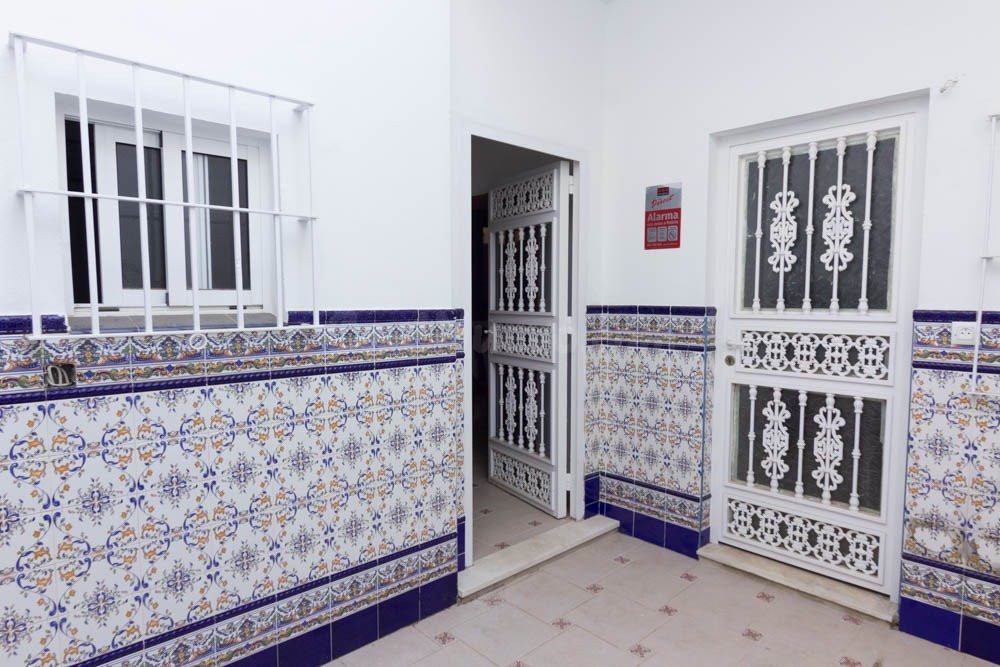 Casa junto a la Avenida del Ejercito