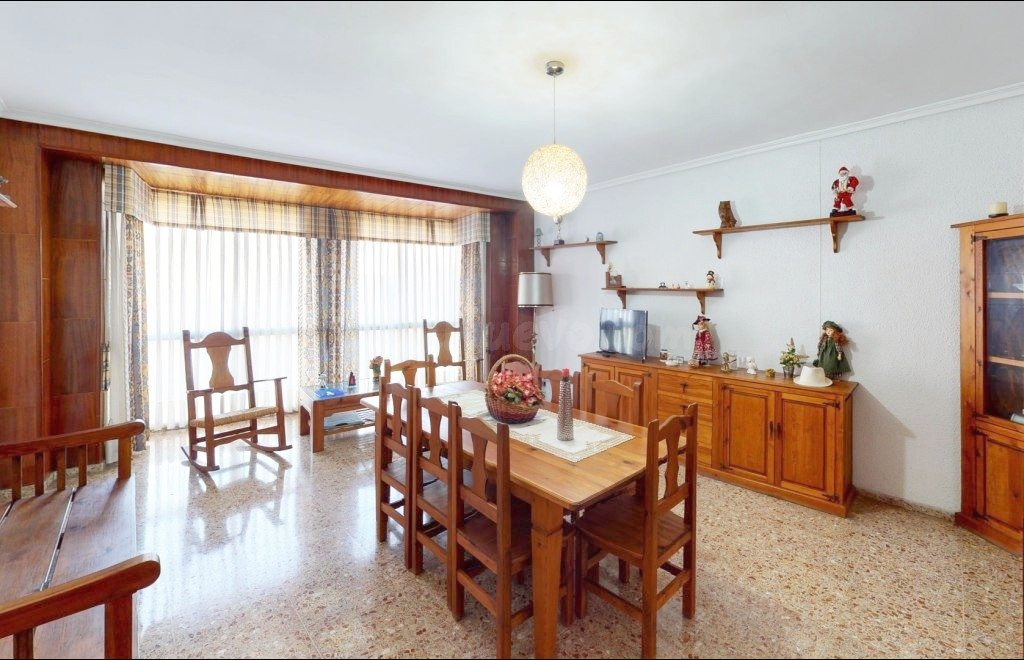 CASA ZONA CALVARIO MUY AMPLIA