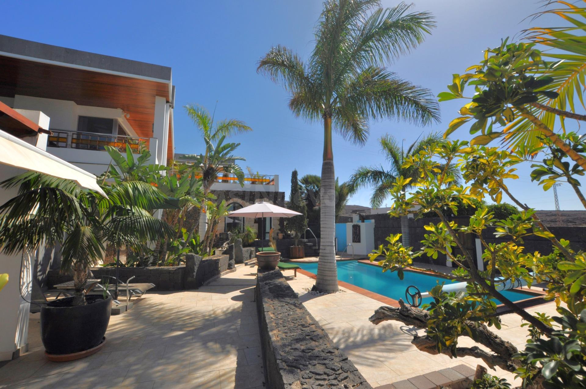 VILLA DE LUJO CON VISTAS AL MAR, PISCINA Y DOS APARTAMENTOS 
