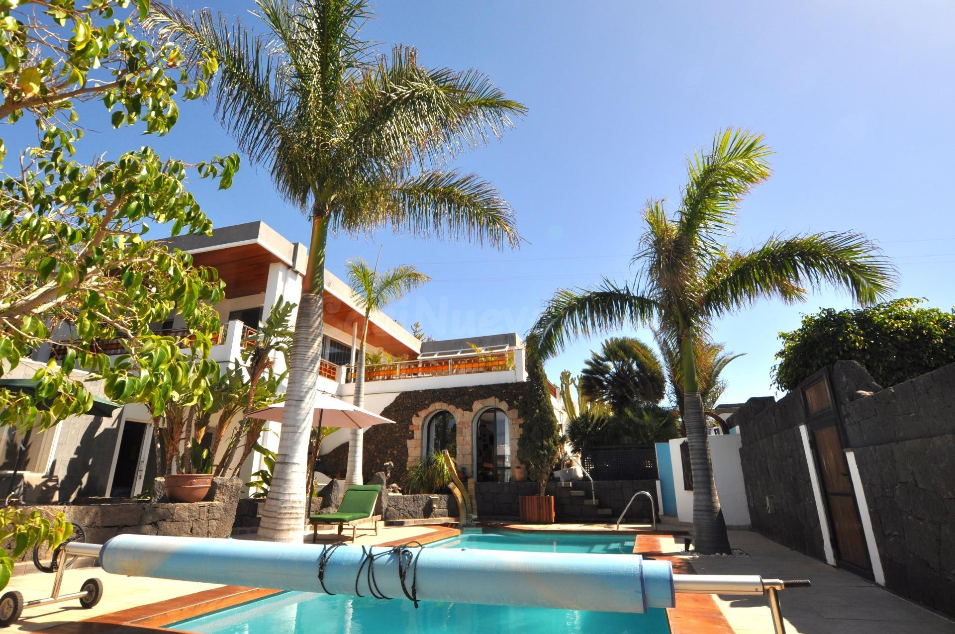 VILLA DE LUJO CON VISTAS AL MAR, PISCINA Y DOS APARTAMENTOS  - foto 2