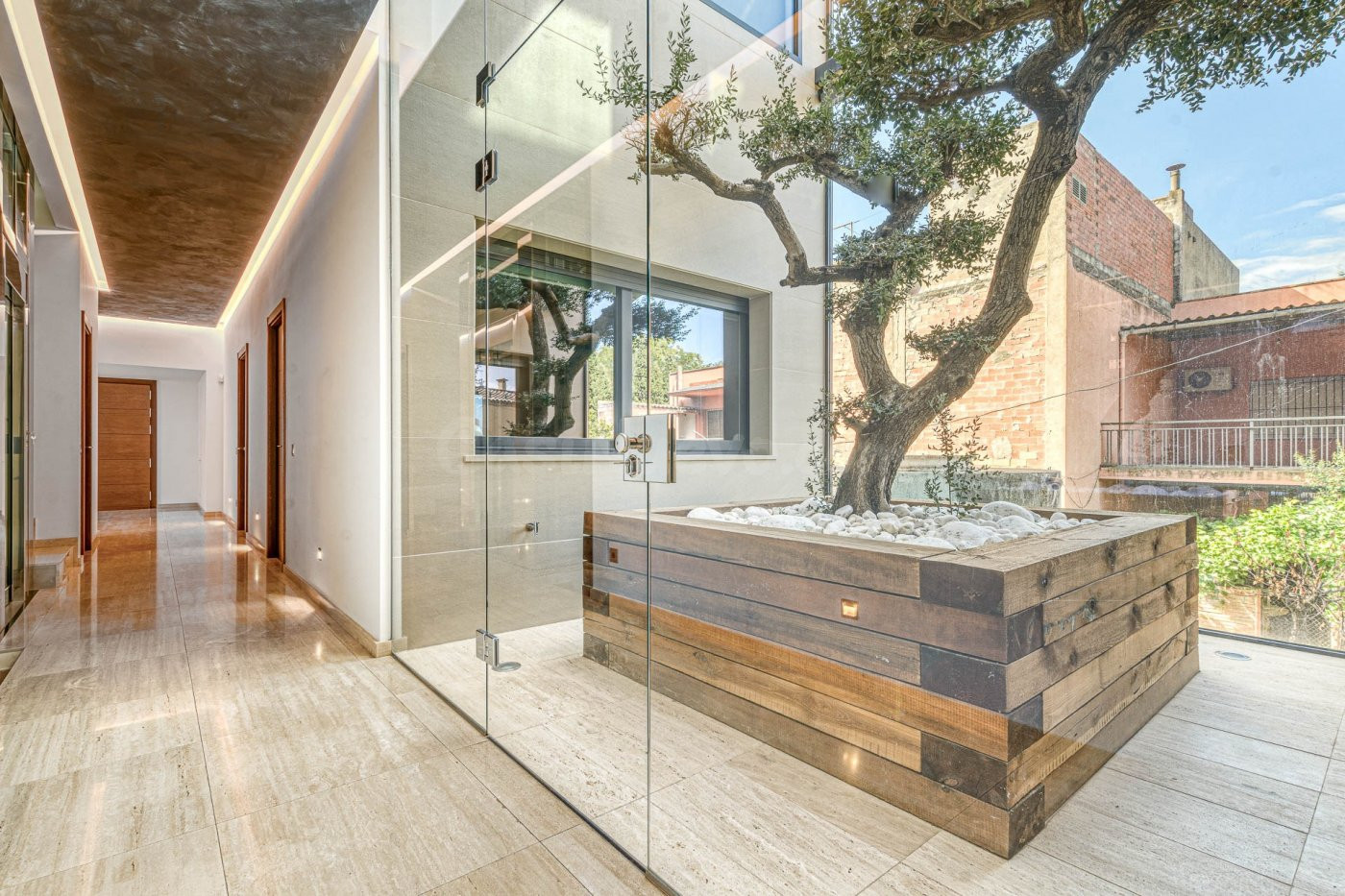 Casa domotizada con piscina en Figueres - foto 3