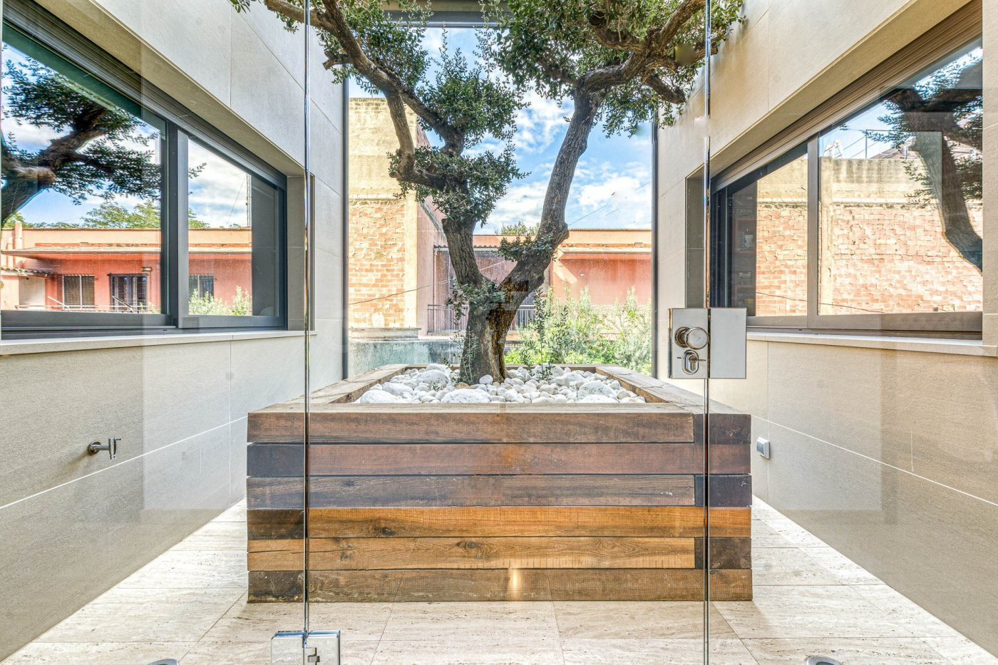 Casa domotizada con piscina en Figueres - foto 4
