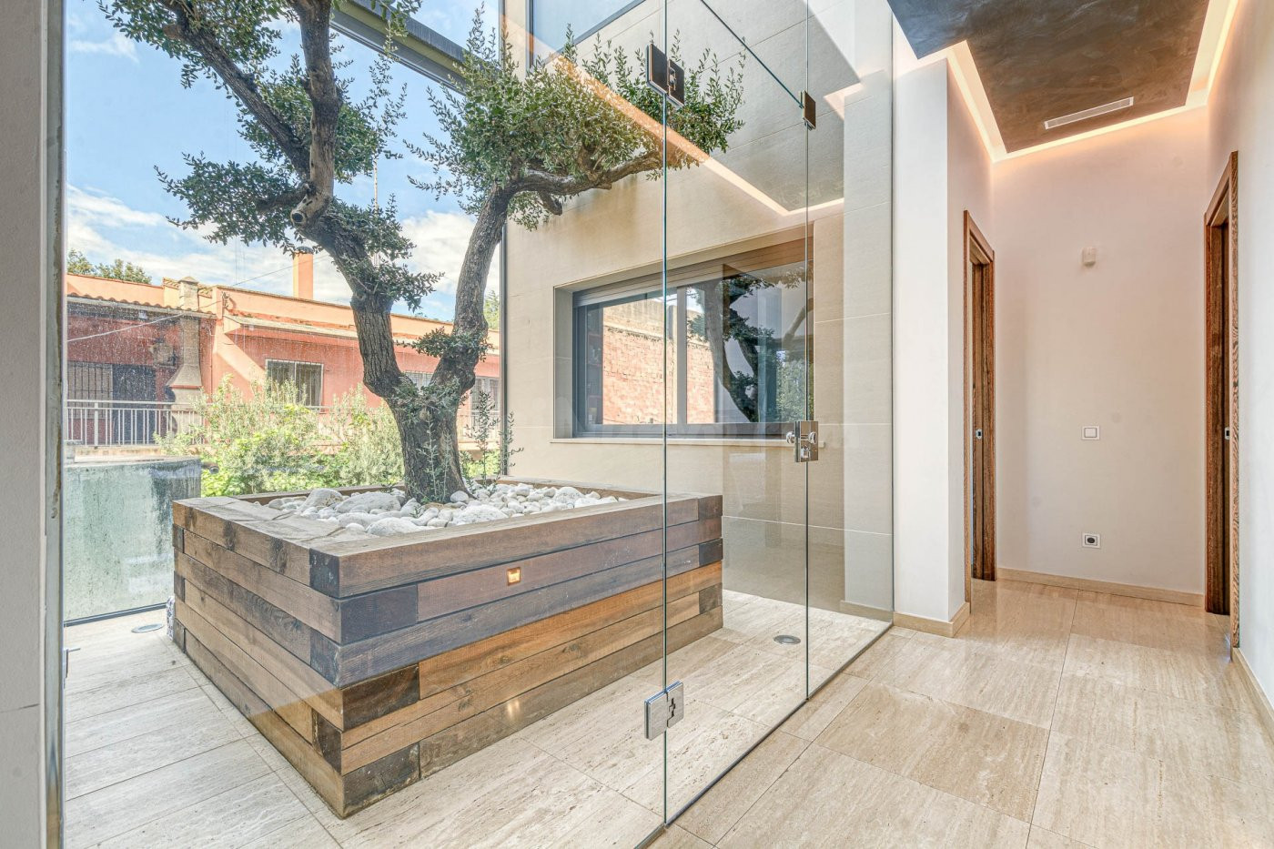 Casa domotizada con piscina en Figueres - foto 5