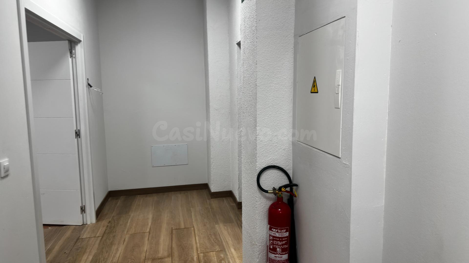 Excelente nave Industrial en Vallecas con salida de humos - foto 3