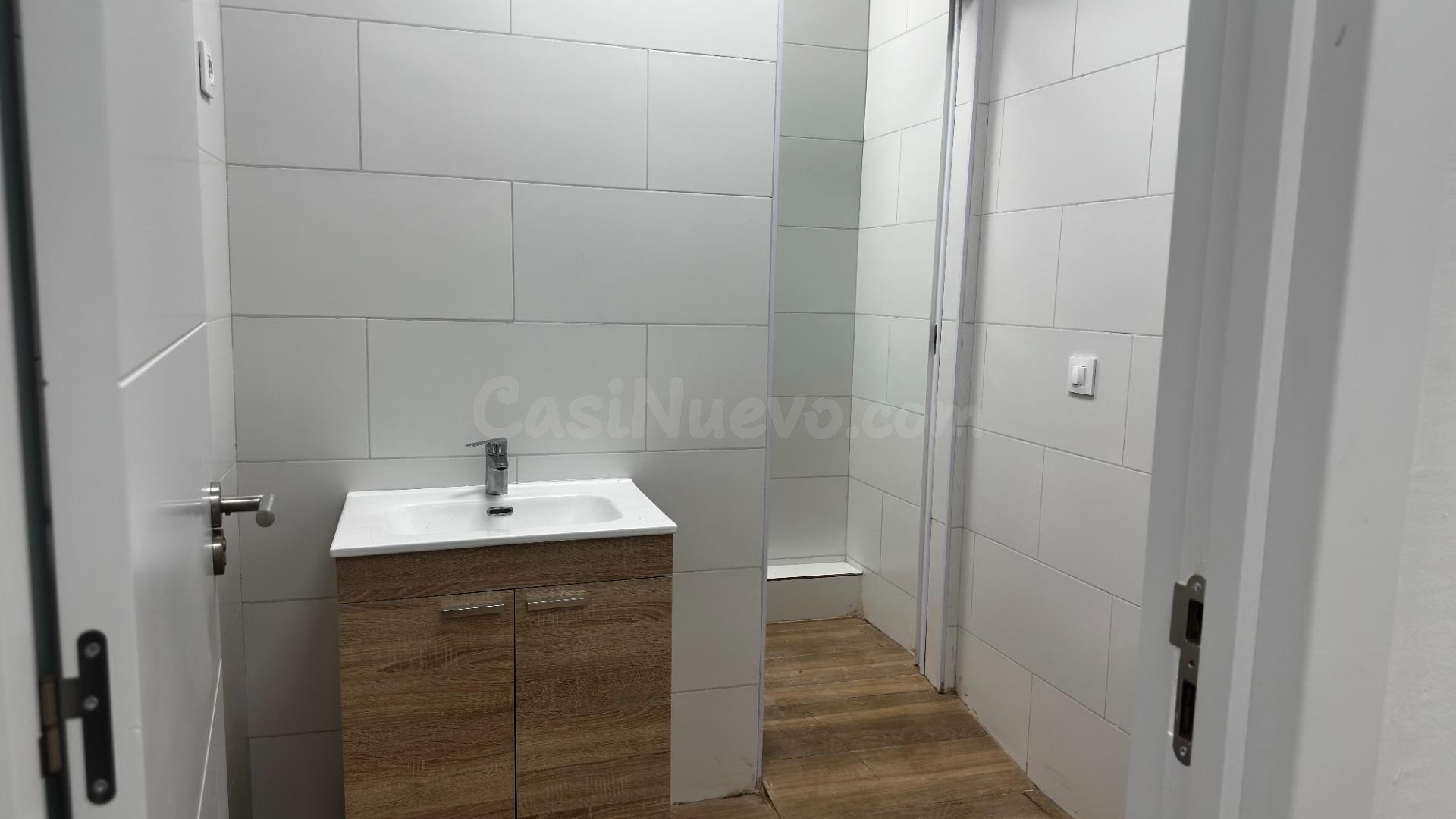 Excelente nave Industrial en Vallecas con salida de humos - foto 4