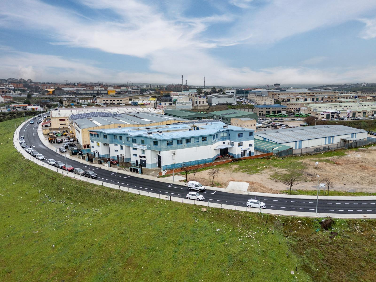 INVERSIÓN SEGURA: EDIFICIO/NAVE DE 3 PLANTAS CON DESPACHOS Y - foto 5