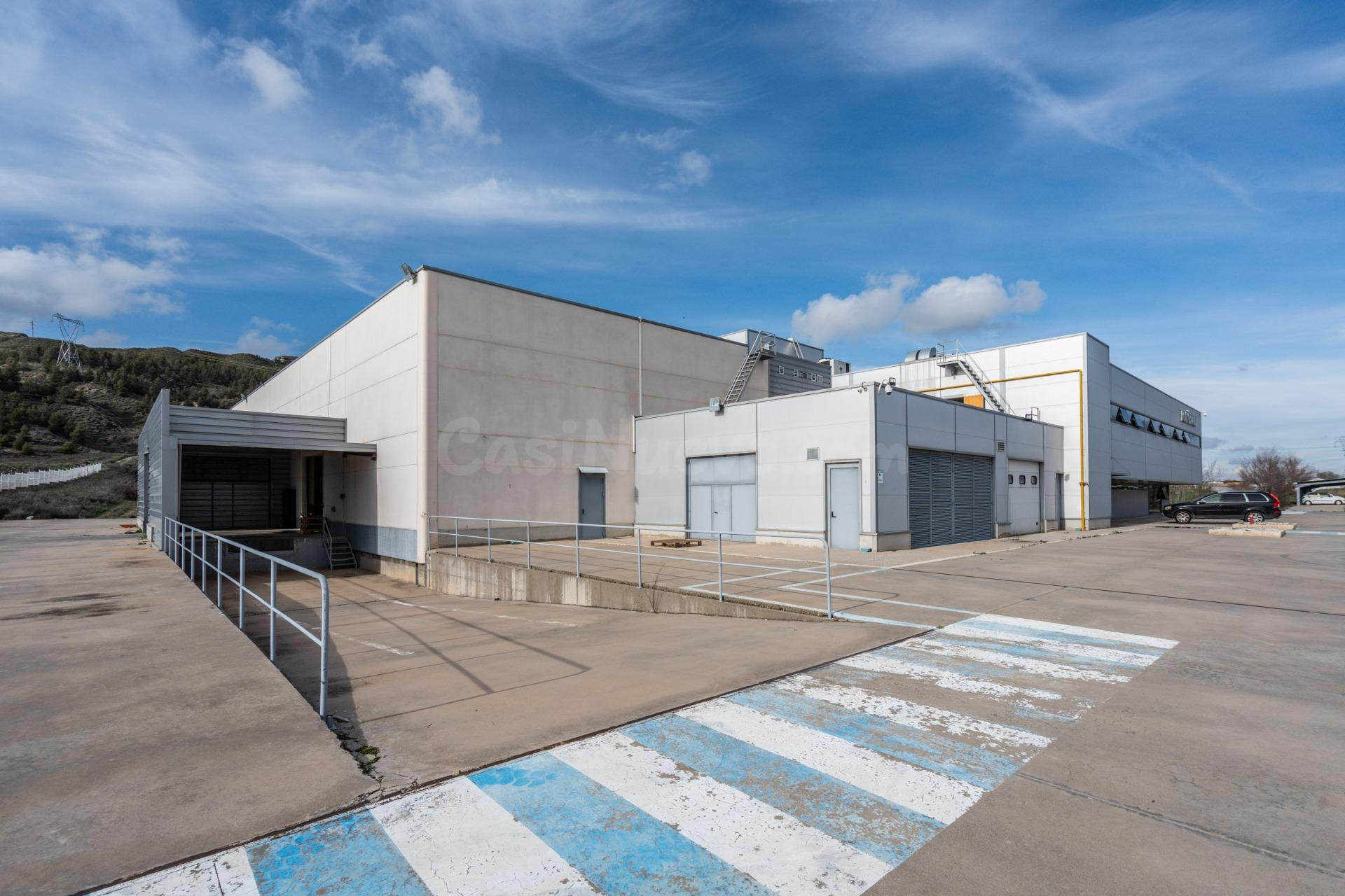 ^**^NAVE INDUSTRIAL CON PARCELA DE 30.000M2 A 45 MINUTOS DE  - foto 3