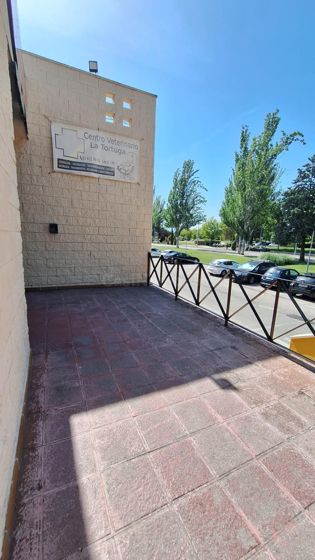 ^^LOCAL EN ESQUINA CON TERRAZA EN RENTABILIDAD BRUTA DE 9.5% - foto 4