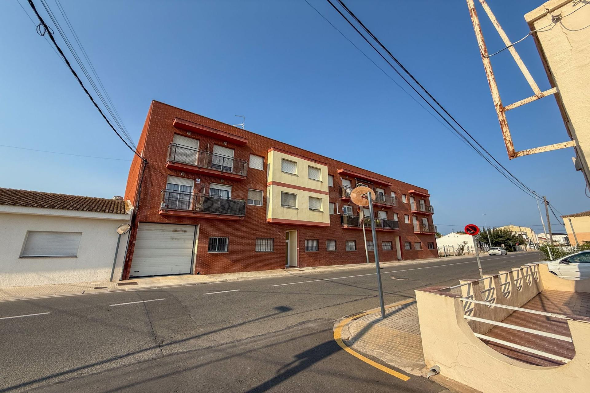Piso en venta en Deltebre, de 3 habitaciones y piscina comunitaria
