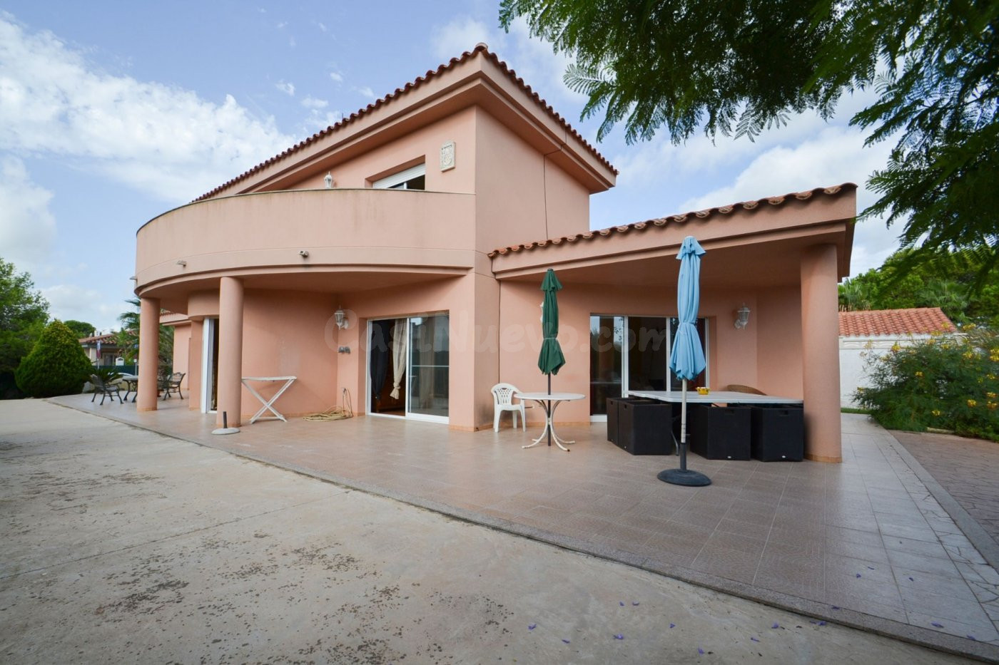 Villa con piscina privada en la playa de Riumar
