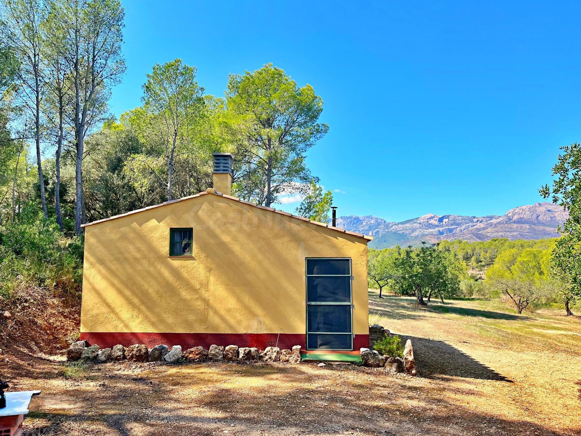 Casa de campo con 15.000 m2 de terreno y vistas espectaculares en el término de Aldover (a 15 minutos de Tortosa)