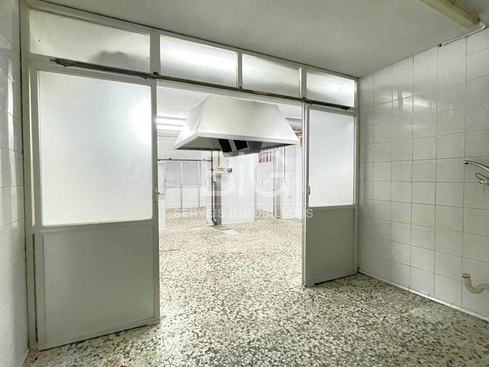 Local Comercial con salida de humos en Cerdanyola, Mataró
