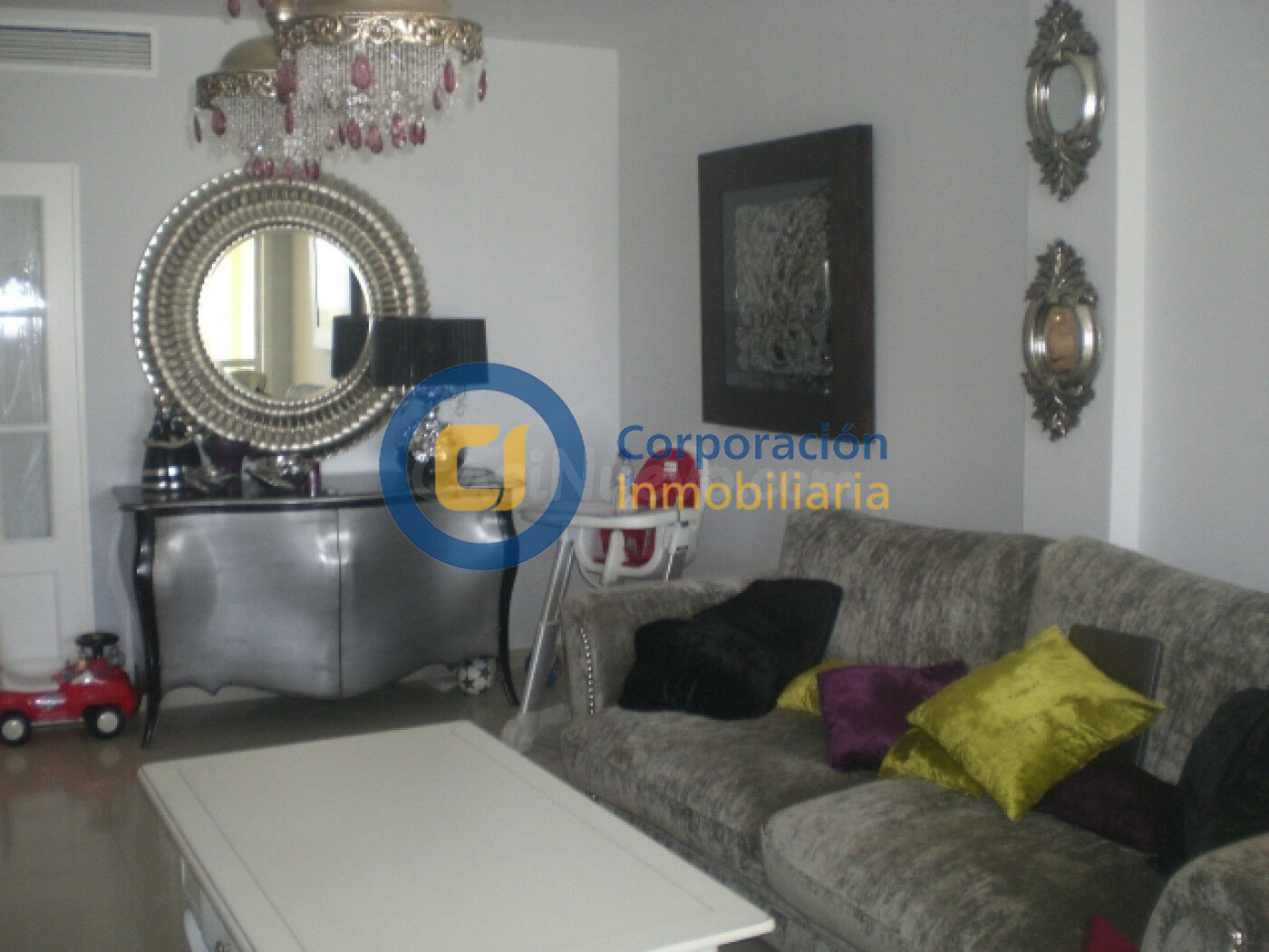 Piso con tres dormitorios y garaje en zona de Virgen de las Huertas