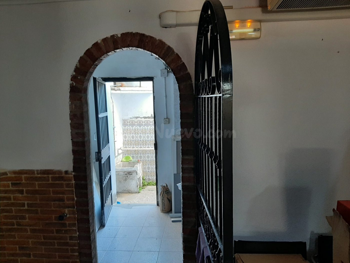 LOCAL COMERCIAL CON PATIO EN EL CENTRO DE AGUILAS