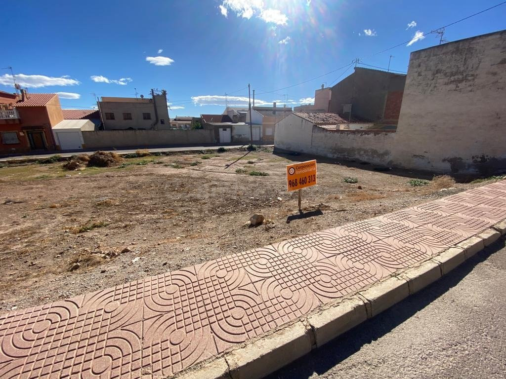 ESTUPENDO SOLAR PARA EDIFICACIÓN DE VIVIENDA UNIFAMILIAR