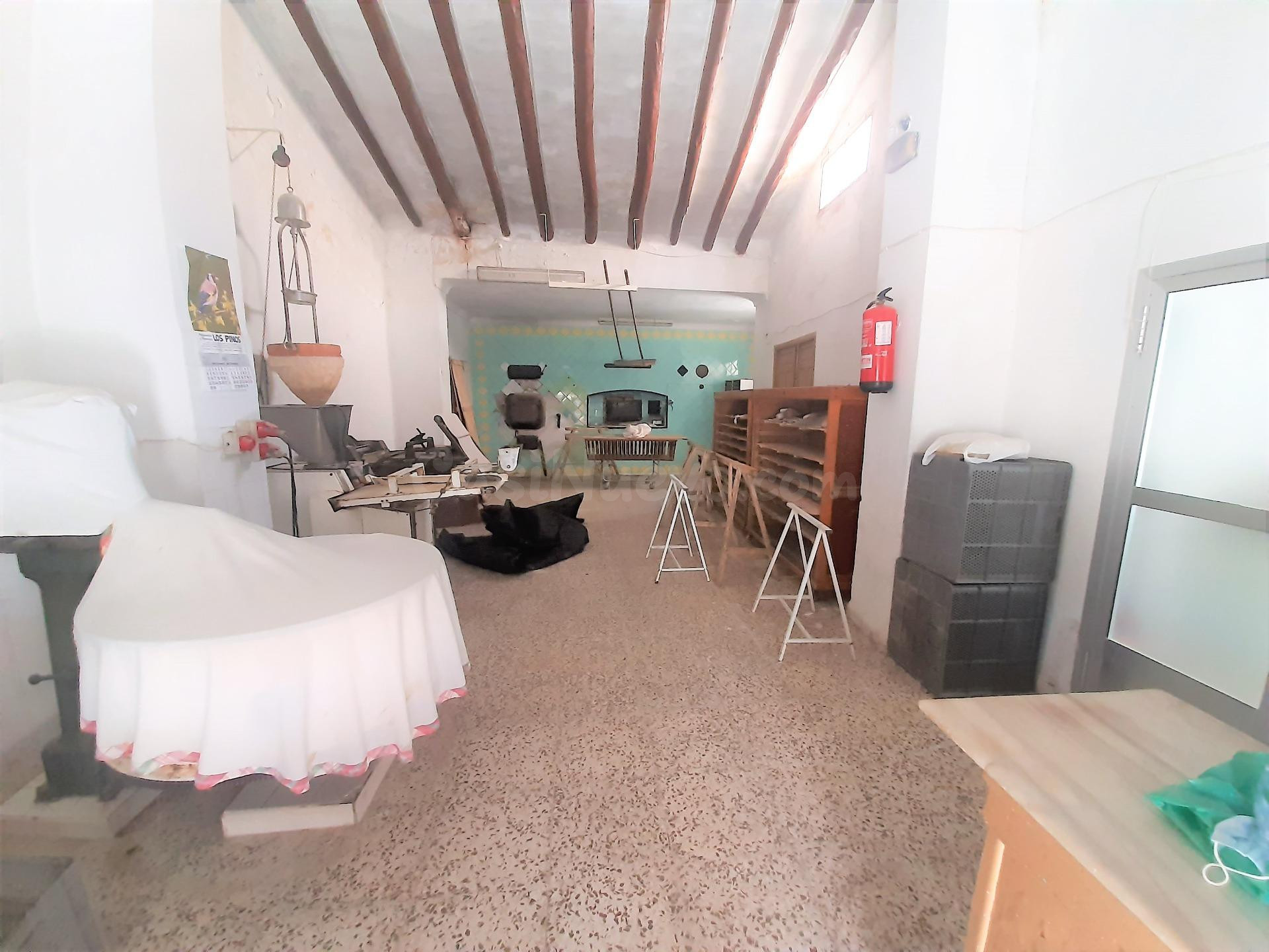 Casa de grandes dimensiones para reformar en Puerto Lumbreras