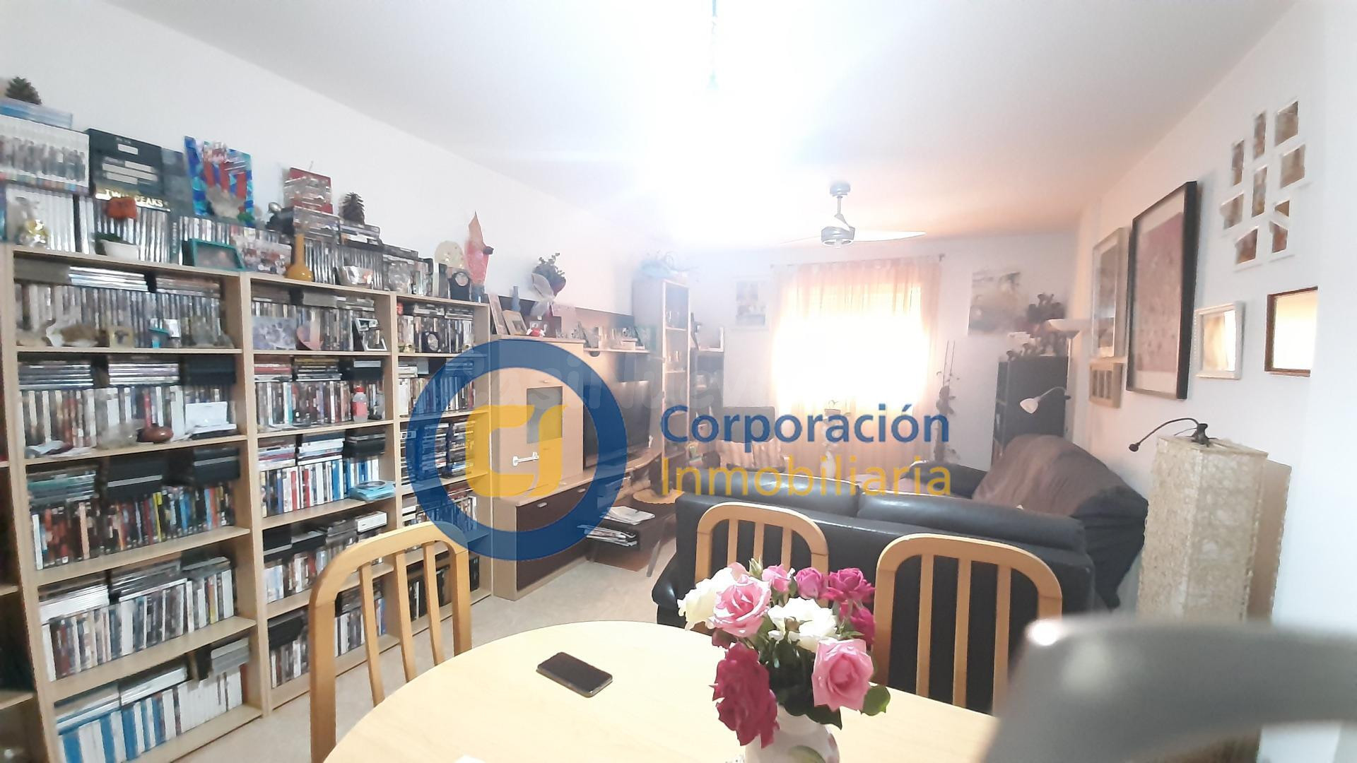 Piso con cuatro dormitorios y garaje en Puerto Lumbreras - foto 2