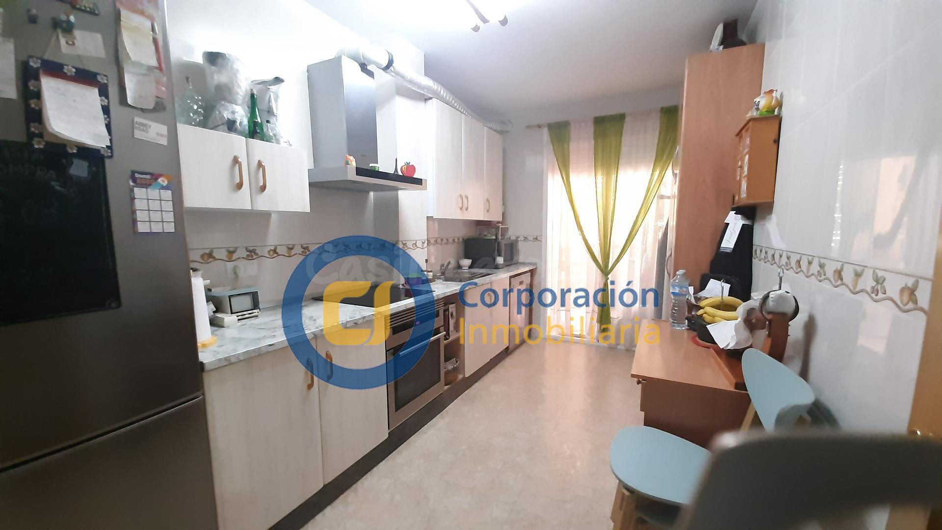 Piso con cuatro dormitorios y garaje en Puerto Lumbreras - foto 4