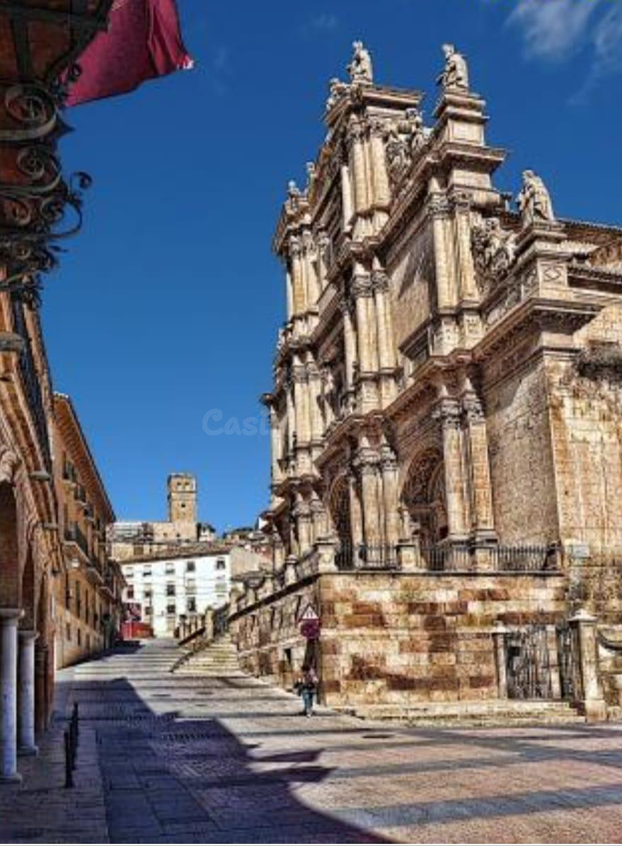Casa de grandes dimensiones y muy centrica